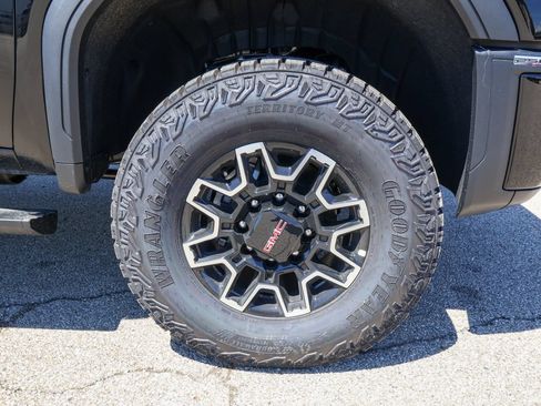 New 2026 GMC Sierra 2500 AT4X w/ LPO, Black Badging Package AWD/4WD image 34