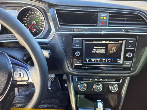 Used 2018 Volkswagen Tiguan S image 14