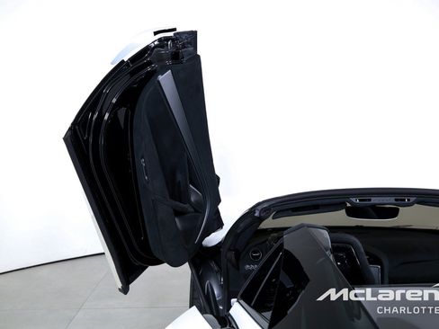 Used 2024 McLaren 750S Spider RWD image 12