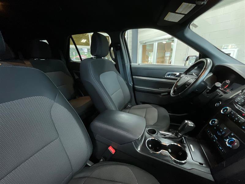 Used 2018 Ford Explorer XLT w/ Class II Trailer Tow Package FWD image 31