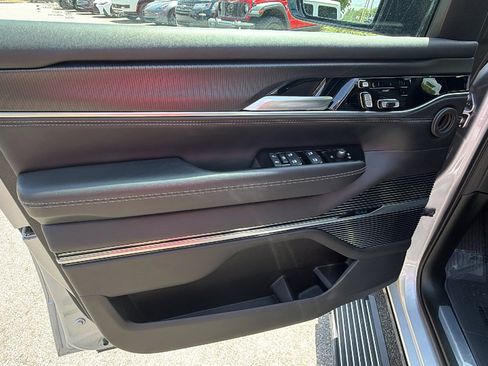 Used 2025 Jeep Grand Wagoneer Series II Obsidian w/ Quick Order Packagew 28T AWD/4WD image 14