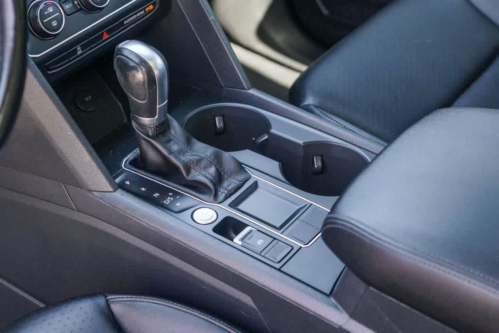 Used 2019 Volkswagen Atlas SE w/ Panoramic Sunroof Package FWD image 18