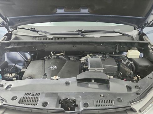 Used 2019 Toyota Highlander XLE image 32
