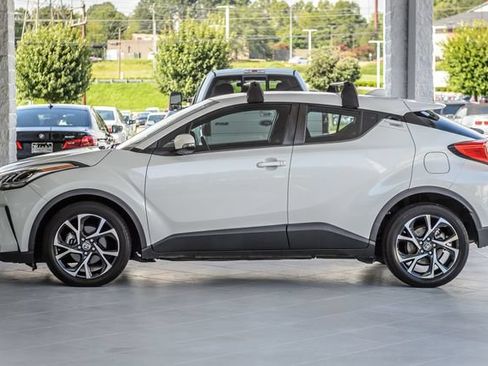 Used 2020 Toyota C-HR XLE FWD image 48