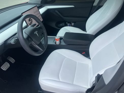 Used 2023 Tesla Model Y Performance image 7