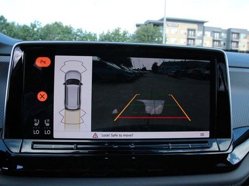 New 2025 Volkswagen Atlas Peak Edition SE image 12