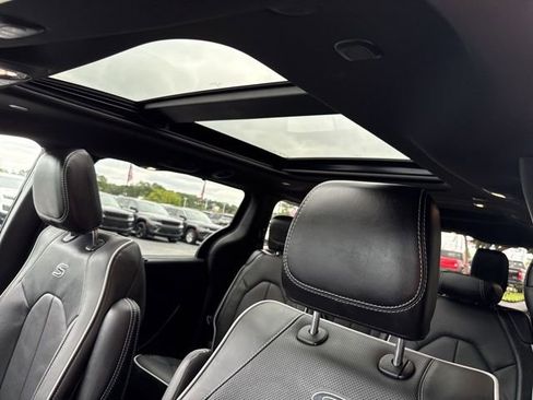 New 2026 Chrysler Pacifica Limited w/ S Appearance Package image 21