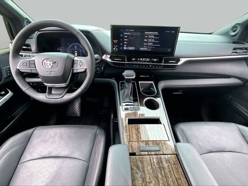 Used 2025 Toyota Sienna Limited AWD/4WD image 14