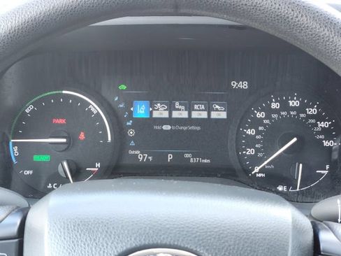 Used 2025 Toyota Sienna LE w/ LE Plus Package AWD/4WD image 14