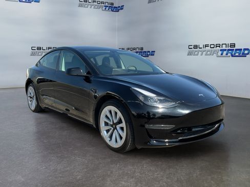 Used 2023 Tesla Model 3 Standard Range RWD image 3