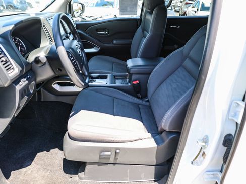 Used 2022 Nissan Frontier SV RWD image 9