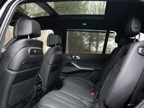 Used 2024 BMW X7 xDrive40i w/ Executive Package image 29