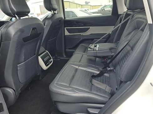 Used 2024 Lincoln Nautilus Reserve image 11