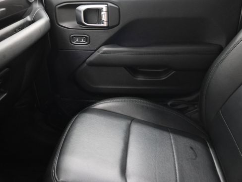 Used 2022 Jeep Wrangler Unlimited Sahara AWD/4WD image 12