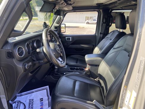 Used 2020 Jeep Gladiator Overland AWD/4WD image 10