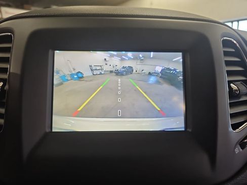 Used 2019 Jeep Compass Latitude w/ Cold Weather Group AWD/4WD image 22
