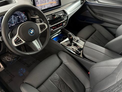 Used 2023 BMW 530e xDrive w/ Premium Package image 11