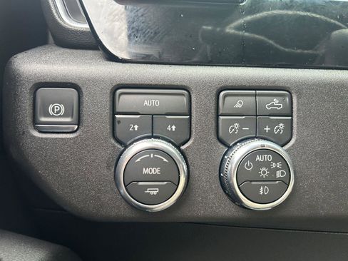 Used 2026 GMC Sierra 1500 SLT AWD/4WD image 22