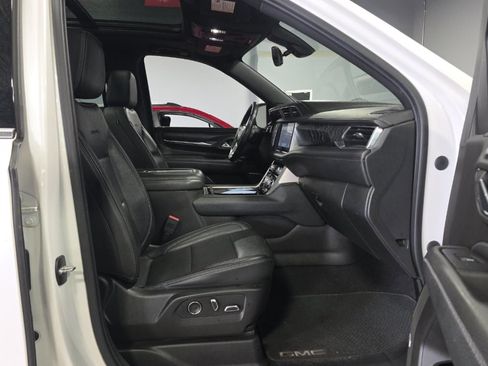 Used 2021 GMC Yukon Denali w/ Denali Premium Package AWD/4WD image 7