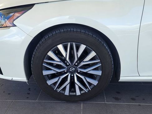 Used 2024 Nissan Altima 2.5 SV FWD image 9
