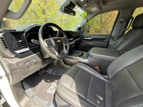 Used 2024 Chevrolet Silverado 2500 LTZ w/ LTZ Plus Package AWD/4WD image 11