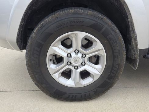Used 2022 Toyota 4Runner SR5 AWD/4WD image 10