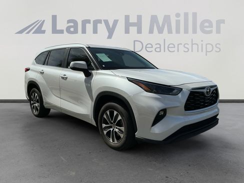 Used 2023 Toyota Highlander XLE FWD image 7