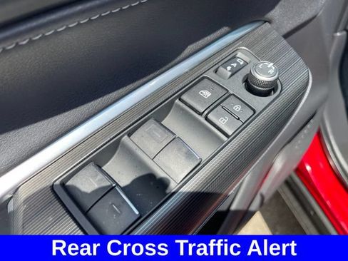 Used 2023 Toyota Venza XLE AWD/4WD image 11
