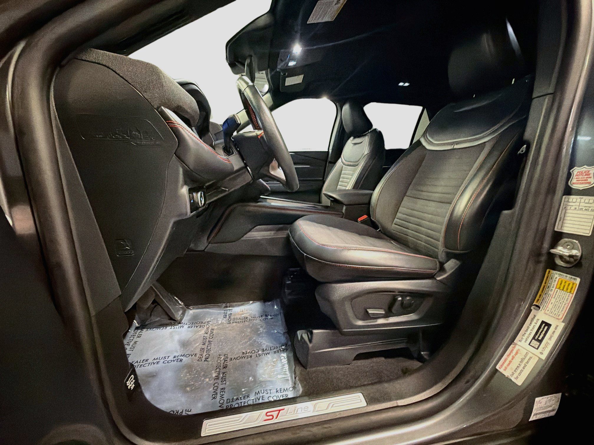 Used 2025 Ford Explorer ST-Line w/ ST-Line Street Pack AWD/4WD image 13