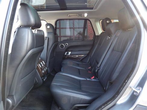 Used 2016 Land Rover Range Rover HSE image 12