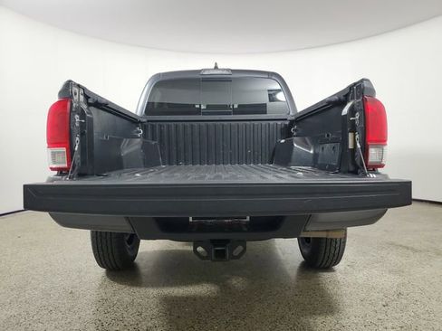 Used 2022 Toyota Tacoma SR5 w/ Technology Package image 9