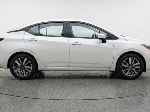 Used 2025 Nissan Versa SV FWD image 11