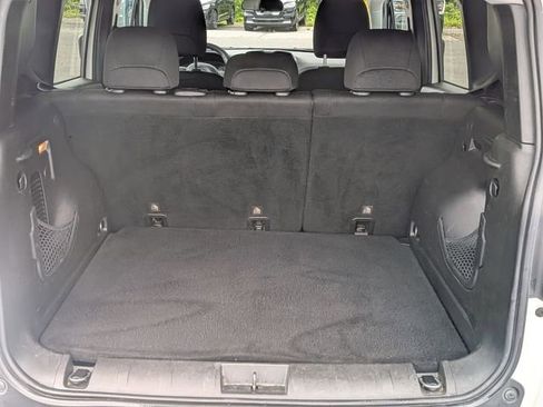 Used 2019 Jeep Renegade Latitude FWD image 29