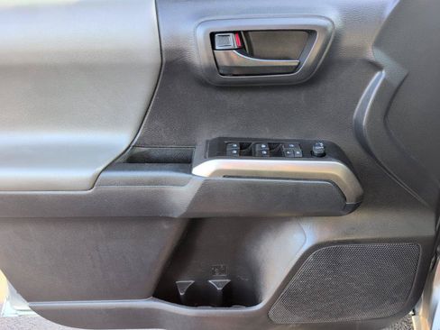 Used 2022 Toyota Tacoma SR5 w/ Technology Package RWD image 16
