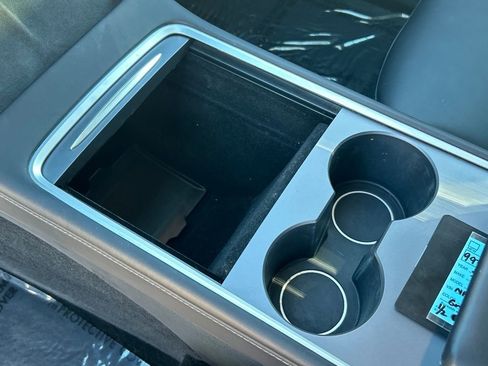 Used 2022 Tesla Model Y Performance image 17