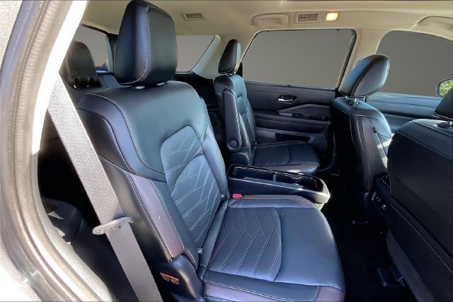 Used 2023 Nissan Pathfinder Platinum AWD/4WD image 25