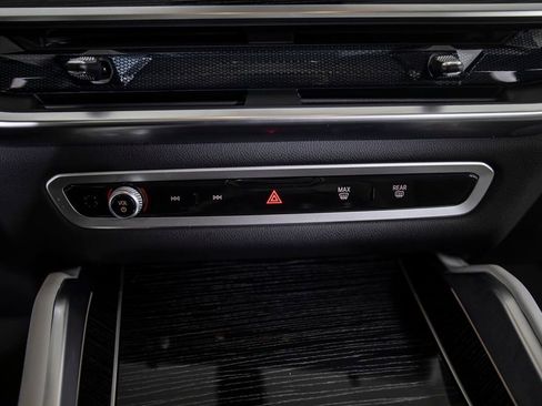 Used 2025 BMW X6 xDrive40i w/ Premium Package image 31