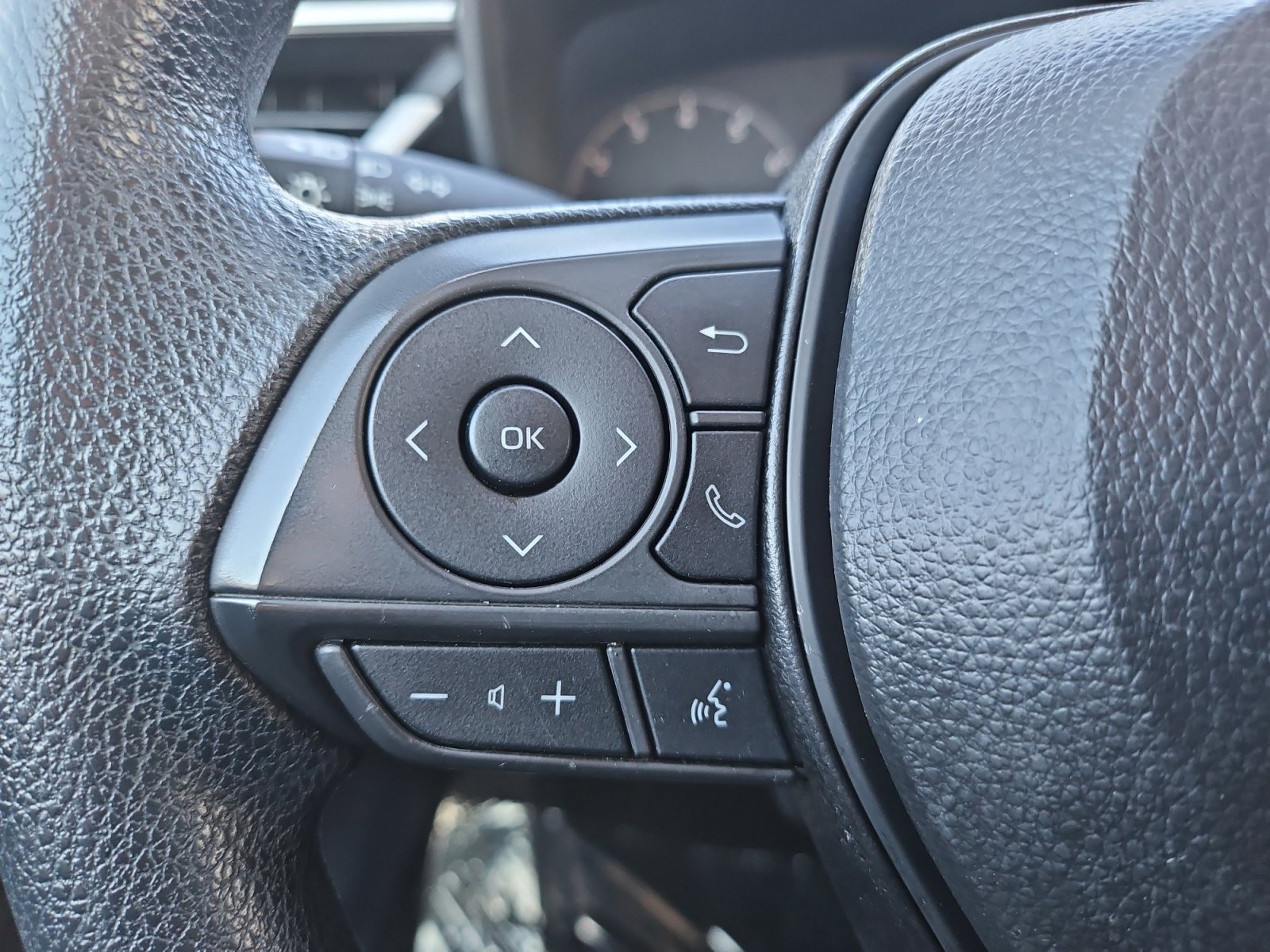 Used 2025 Toyota Corolla LE FWD image 30