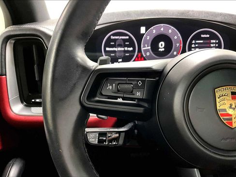 Used 2024 Porsche Cayenne image 22
