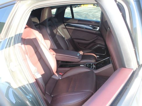 Used 2022 Porsche Panamera 4 image 19