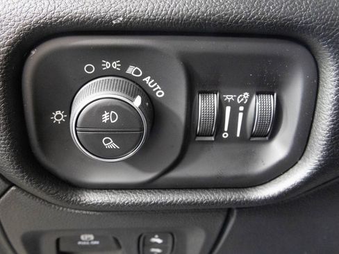 New 2026 RAM 1500 4x4 Crew Cab image 18