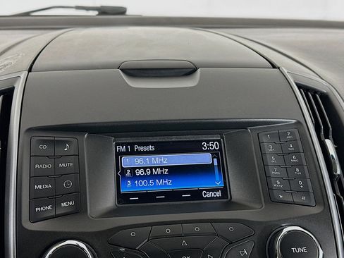 Used 2018 Ford Edge SE FWD image 19