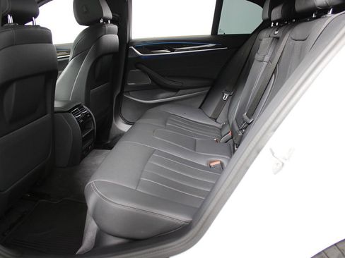 Used 2023 BMW 530e w/ M Sport Package image 33