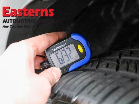 Used 2024 Nissan Pathfinder S image 27