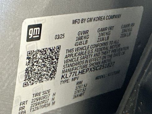 Used 2025 Chevrolet Trax LT w/ LT Convenience Package FWD image 12