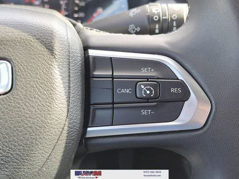 Used 2023 Jeep Compass Latitude image 17