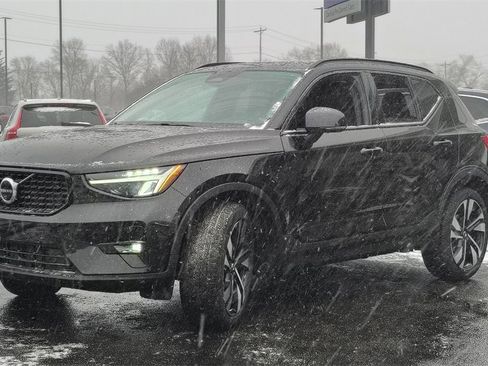 Used 2024 Volvo XC40 B5 Plus w/ Protection Package Premier image 6