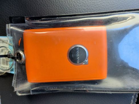 Used 2025 Volvo XC40 B5 Core image 36