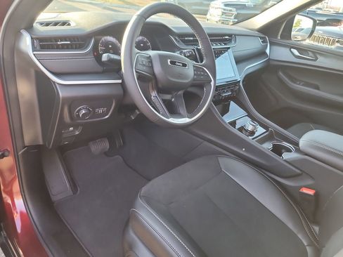 New 2025 Jeep Grand Cherokee Altitude image 16