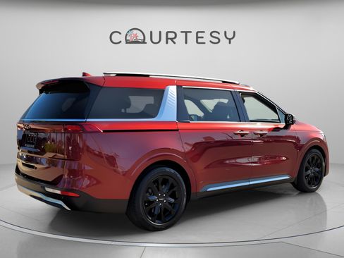 Used 2022 Kia Carnival SX image 5